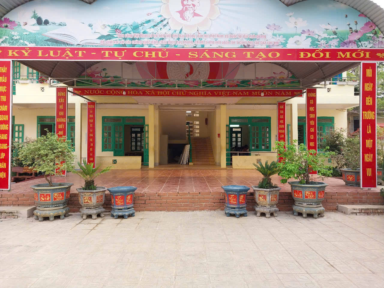 Xây dựng cảnh quan Xanh – Sạch – Đẹp góp phần tạo dựng "Trường học thân thiện, học sinh tích cực"